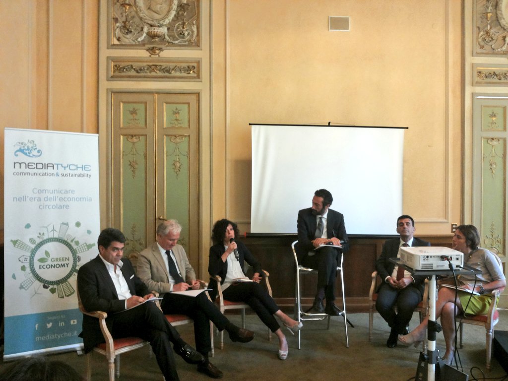 ellean83's tweet photo. #OSeC17 #FestivalSviluppoSostenibile: tavola rotonda su #sostenibilita e #comunicazione per le #aziende. Temi: #istituzioni #PMI #welfare https://t.co/PYGAiJVpB3