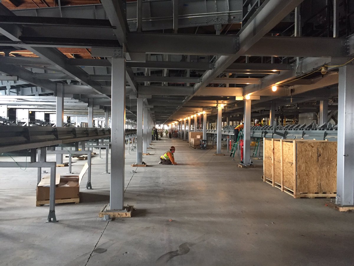 SalMignano's tweet photo. The view of inside the tilt tray in Oakland. https://t.co/dtKlEEYkiT
