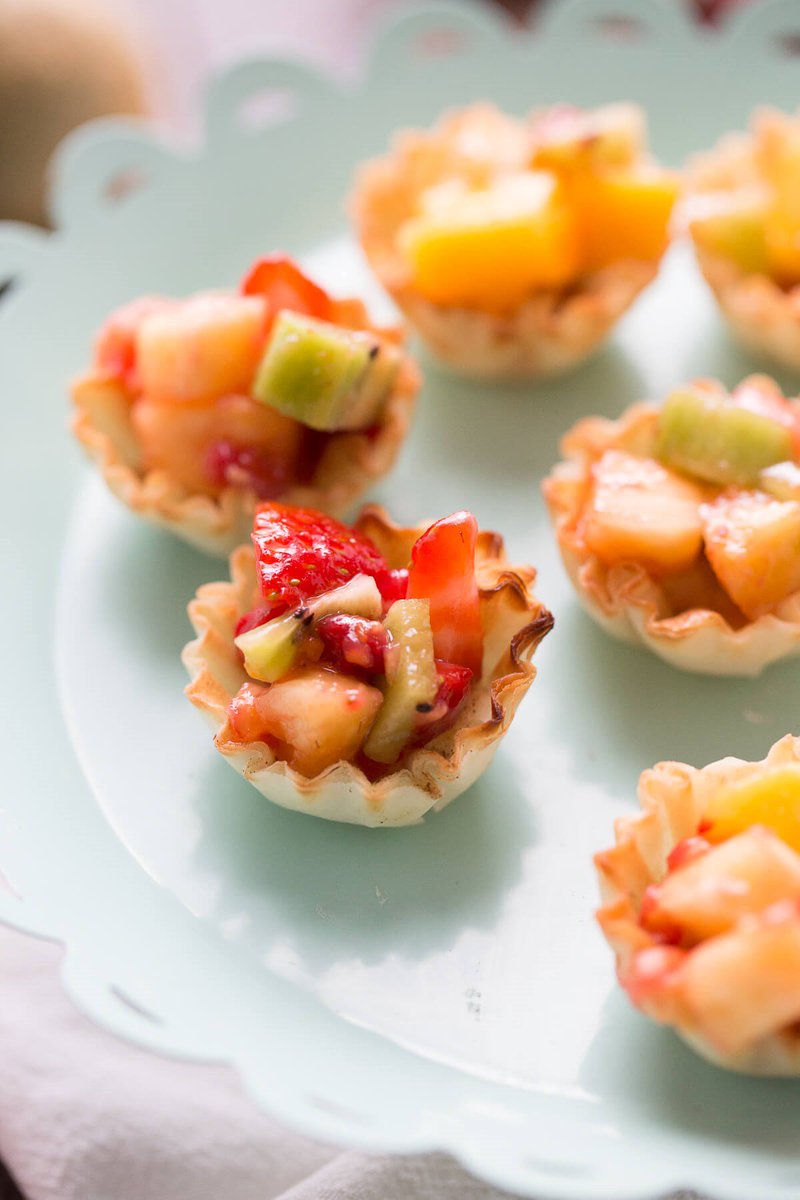 ZulkaSugar's tweet photo. We’re feeling #Tropical with this Fruit Salad with Cinnamon Phyllo Cups recipe from @Lemonsforlulu! https://t.co/vx1GwaC2rP https://t.co/rbDi2HK7UC