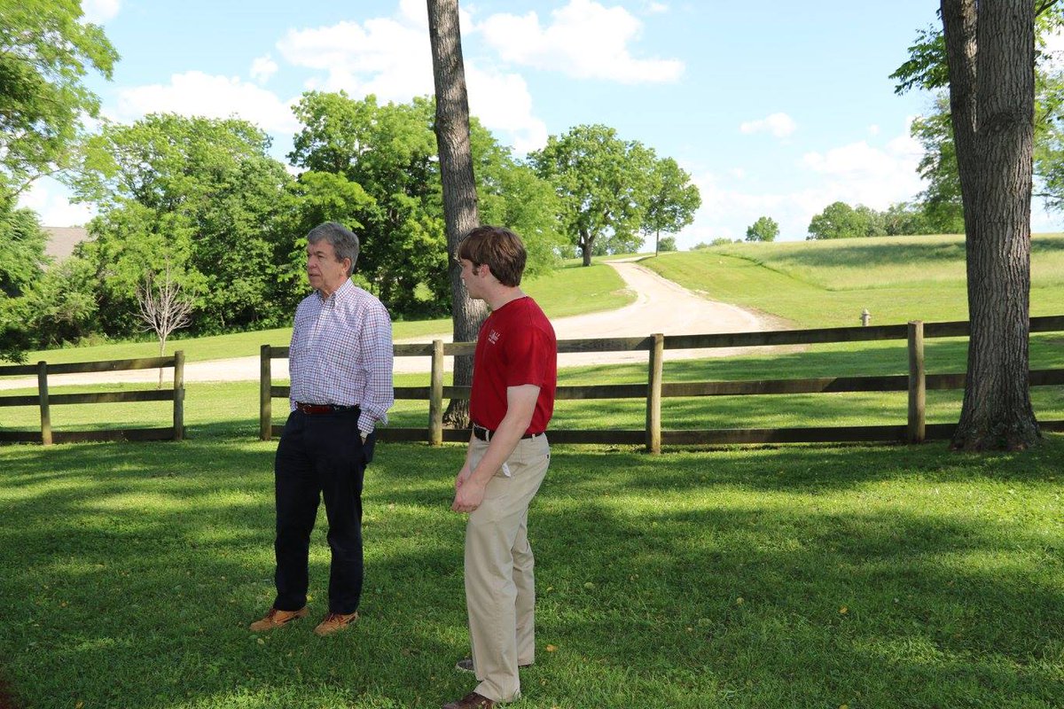 clayhistsites's tweet photo. One year ago today United States Senator @RoyBlunt visits the Jesse James Birthplace. https://t.co/08EUGgv4w3