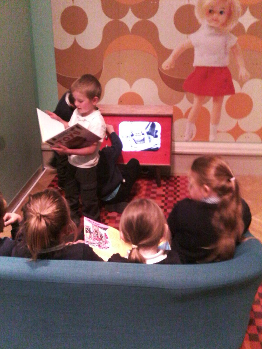 NorthreppsPri's tweet photo. We take them to the museum and they choose to watch TV https://t.co/irywj3SOuS