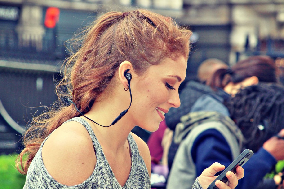 Phonfamily's tweet photo. That Feeling. Delivering sound that excites. #ioClassic #wireless #earphones
#wearephonfamily #phonaudio #oursoundyourpassion https://t.co/4gViHMZecF
