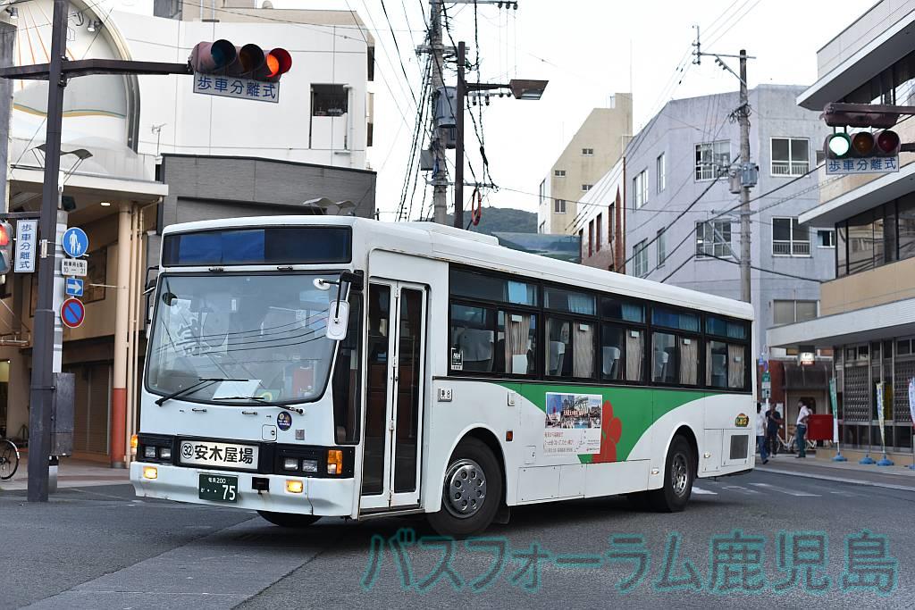 しゅう バスフォーラム鹿児島 奄美大島で路線バスが一番頻繁に通過するのが 名瀬郵便局前 ベテランのトップドアキュービックは 今も元気に活躍中 しゅう バスフォーラム鹿児島 奄美大島で路線バスが一番頻繁に通過するのが 名瀬郵便局前 ベテランのトップドアキュービックは 今も元気に活躍中