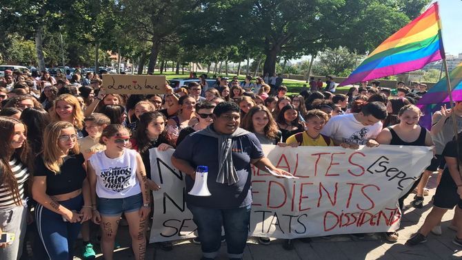 Ni malaltes ni obedients, sexualitats dissidents!!
LGBTI-fòbia, ni al Gili i Gaya ni enlloc!!
Grans les estudiants!!
ccma.cat/324/alumnes-de…