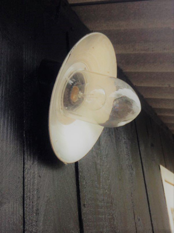 Wil jij deze te gekke stallamp winnen? - Like facebook.com/praktijkcentru… Bij de 250ste like wordt er verloot