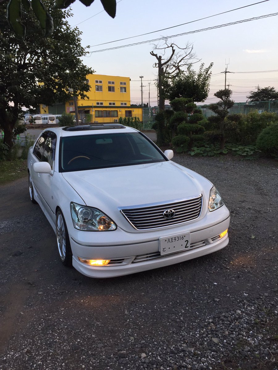 s_rrrrry's tweet photo. 次は車シリーズ^_^ シーマはナウ〜

#15クラウン #セルシオ30後期 #50シーマ https://t.co/U9yYrTQPjH