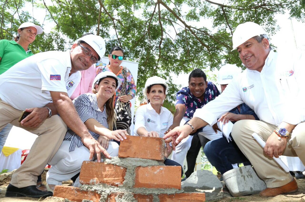 cotes_rosa's tweet photo. Con la alcaldesa @MartinezMallath de Fundación, pusimos la primera piedra en la construcción de línea de impulsión de agua. https://t.co/hrTIO0vbAG