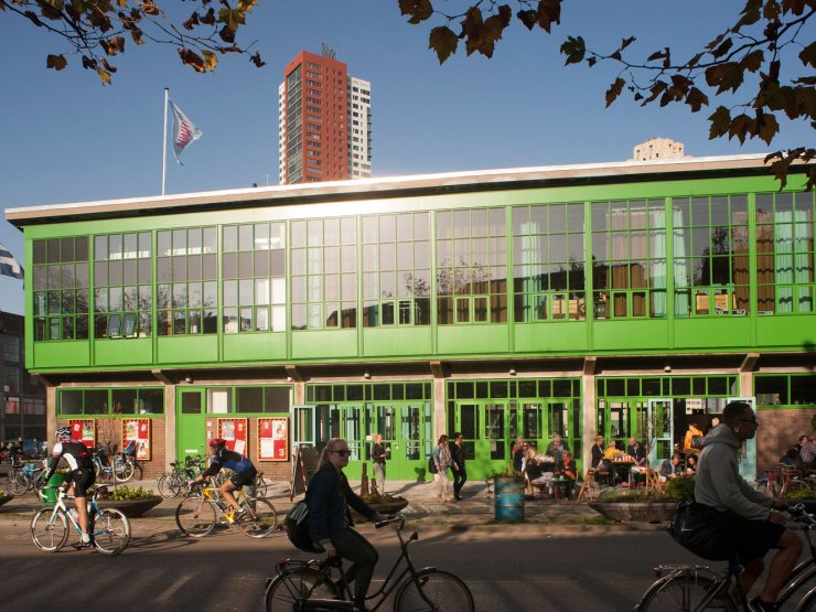 Vrijdag 7 juli 20.30 spelen we in de mooiste Kantine van Rotterdam #lenya #walhalla bit.ly/2rL3J7X