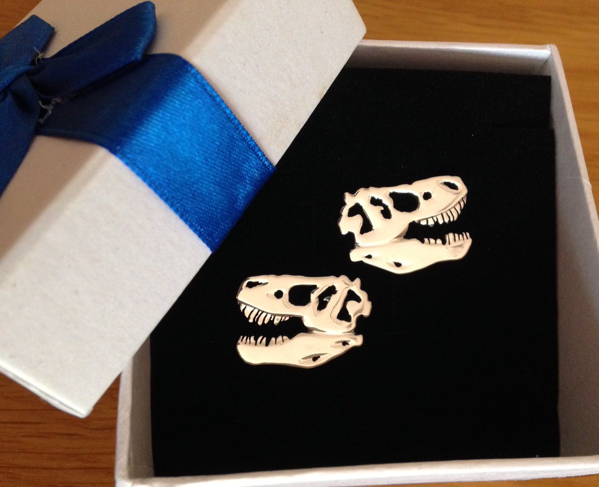 TraceyRex's tweet photo. T Rex cufflinks. https://t.co/Cbppm4BTyY  #etsychaching #etsyhandmade #cufflinks #business https://t.co/PpQL844K94