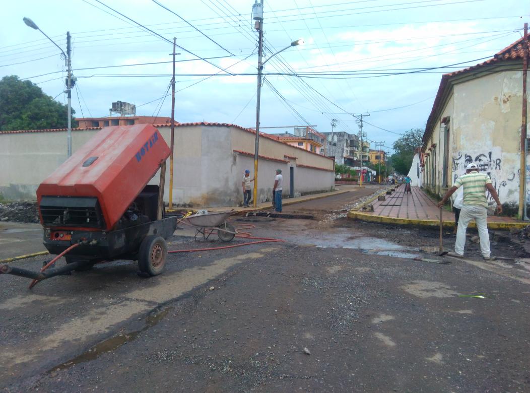 nubiaccandanga's tweet photo. #DDUR continúa construcción de cunetas de concreto en la av. 24 con calle 4 #ConNubiaMandaElPueblo https://t.co/k2VRXKrMg0