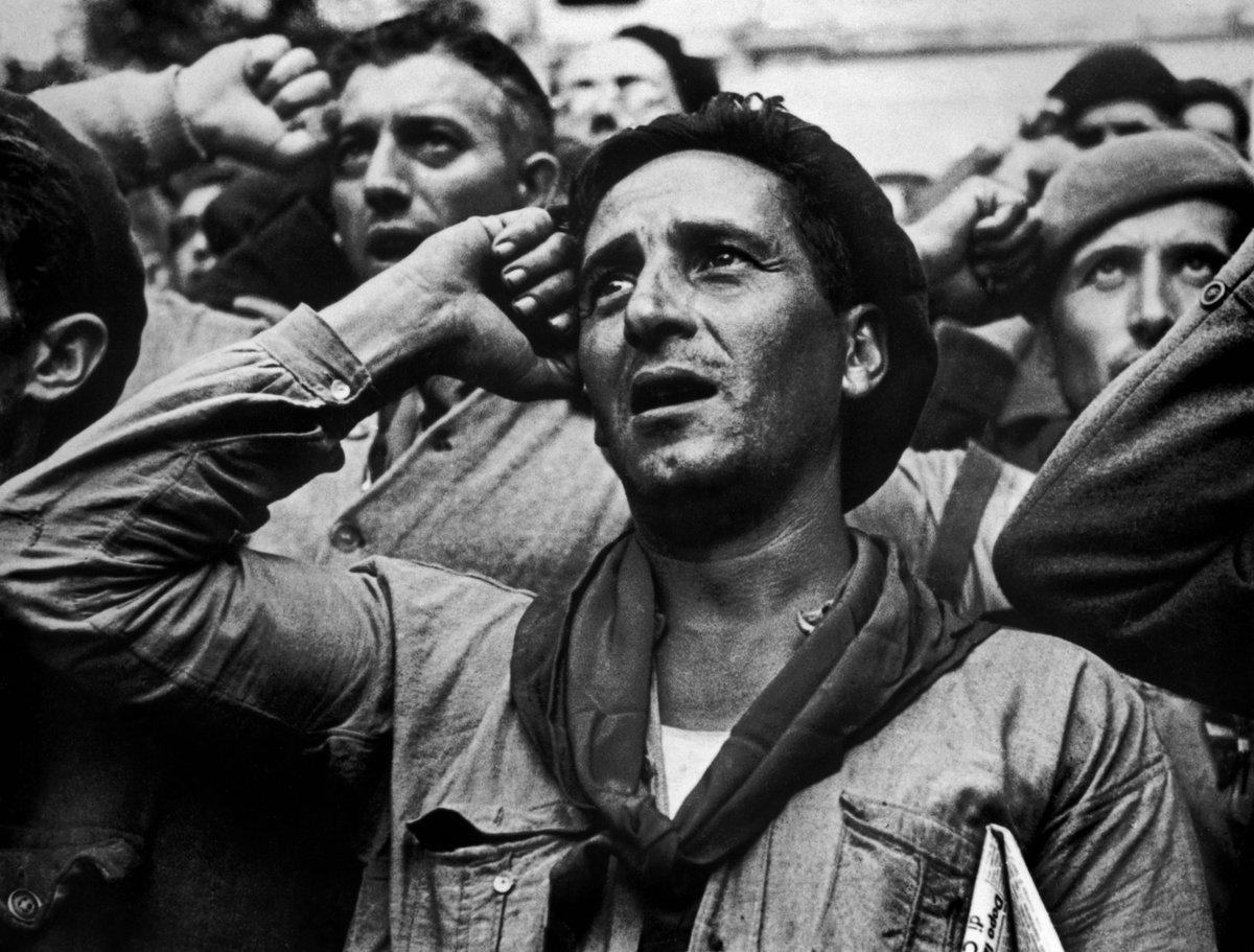 Own a piece of photographic history. This Robert Capa print is just $100: bit.ly/2rAdJmk

© #RobertCapa © <a href="/ICPhotog/">ICP</a>/#MagnumPhotos