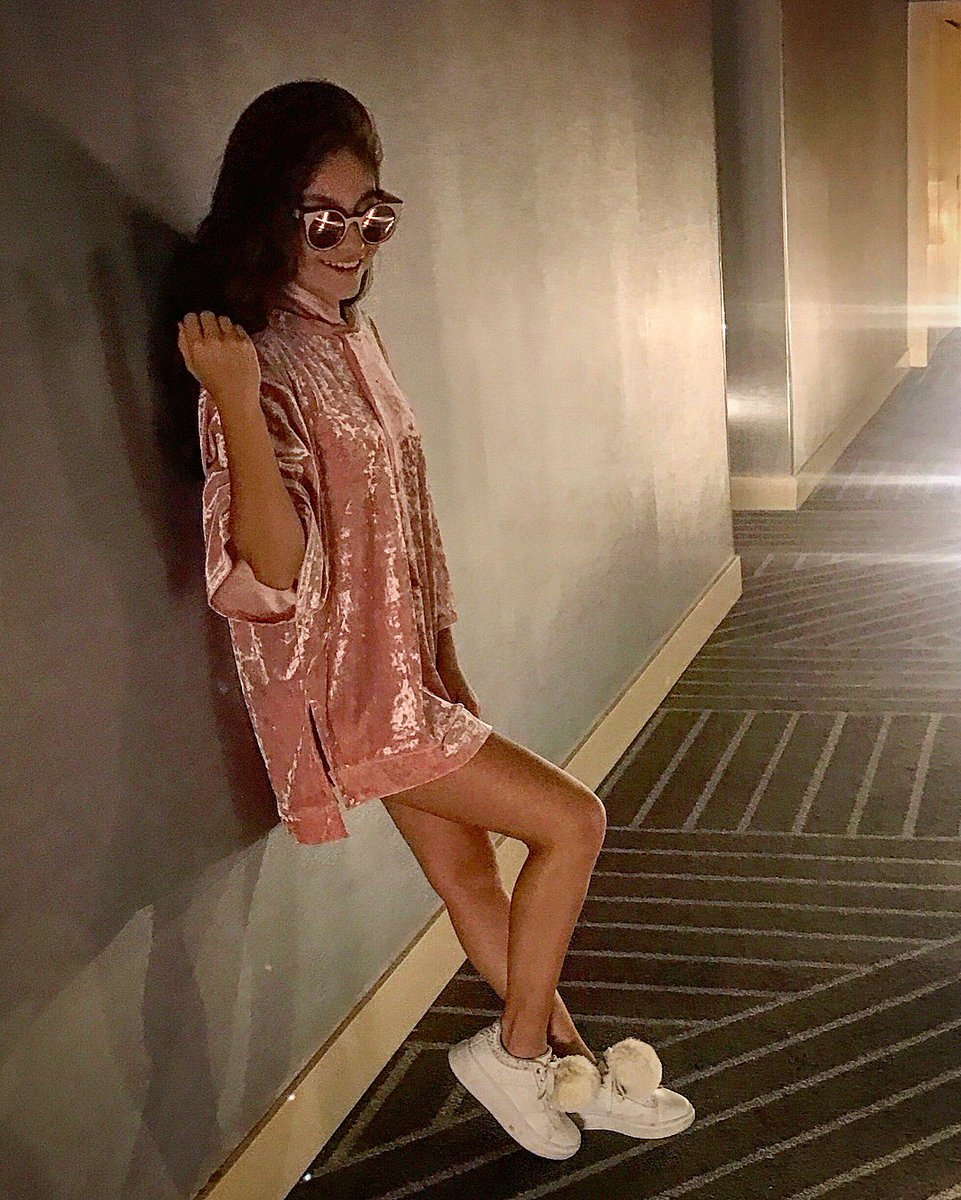 karolsevilla's tweet photo. Tengo sueño 😴 pero estoy segura que les va a encantar todo lo que estoy haciendo para ustedes 🙊🙈🙈🙈 https://t.co/SbT5bF4qb9