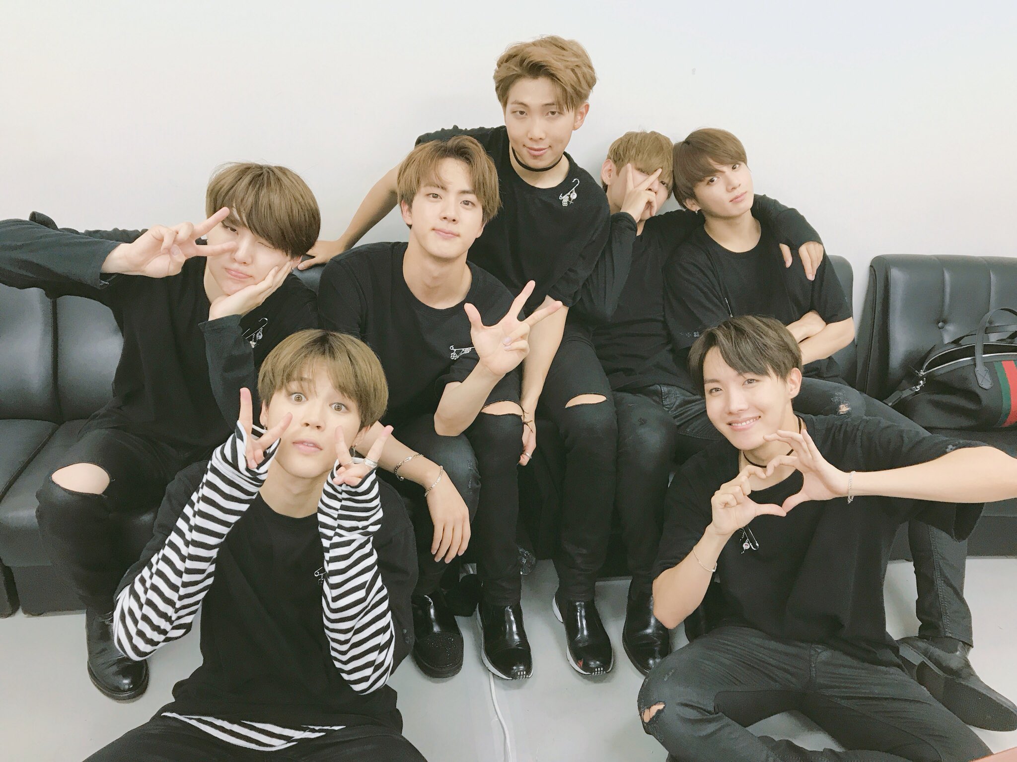 DBuHRpyVwAANr3Y?format=jpg&name=orig