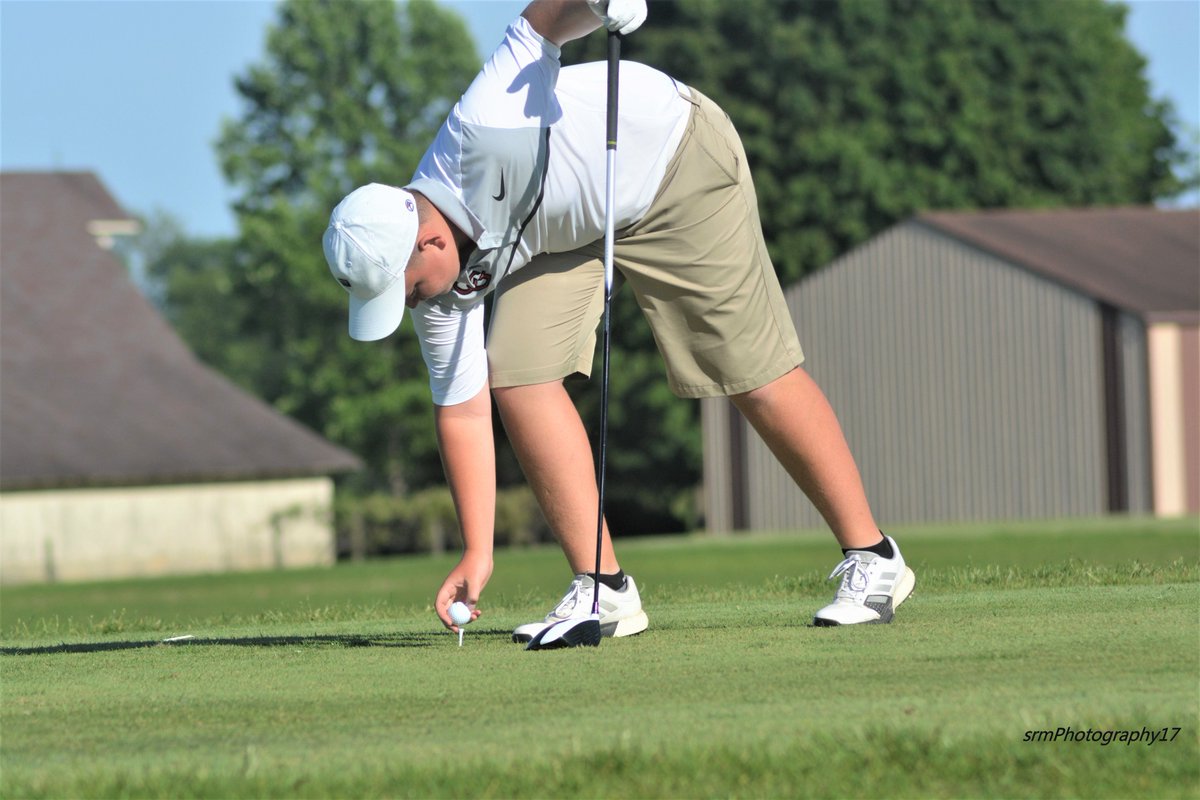 srmcclure's tweet photo. These guys are great summer-for-hire gardeners when they're NOT playing golf @CenterGroveGolf @lukedehaven_ @indianahsgolf #WhichIsNEVER https://t.co/76i15YJf5E