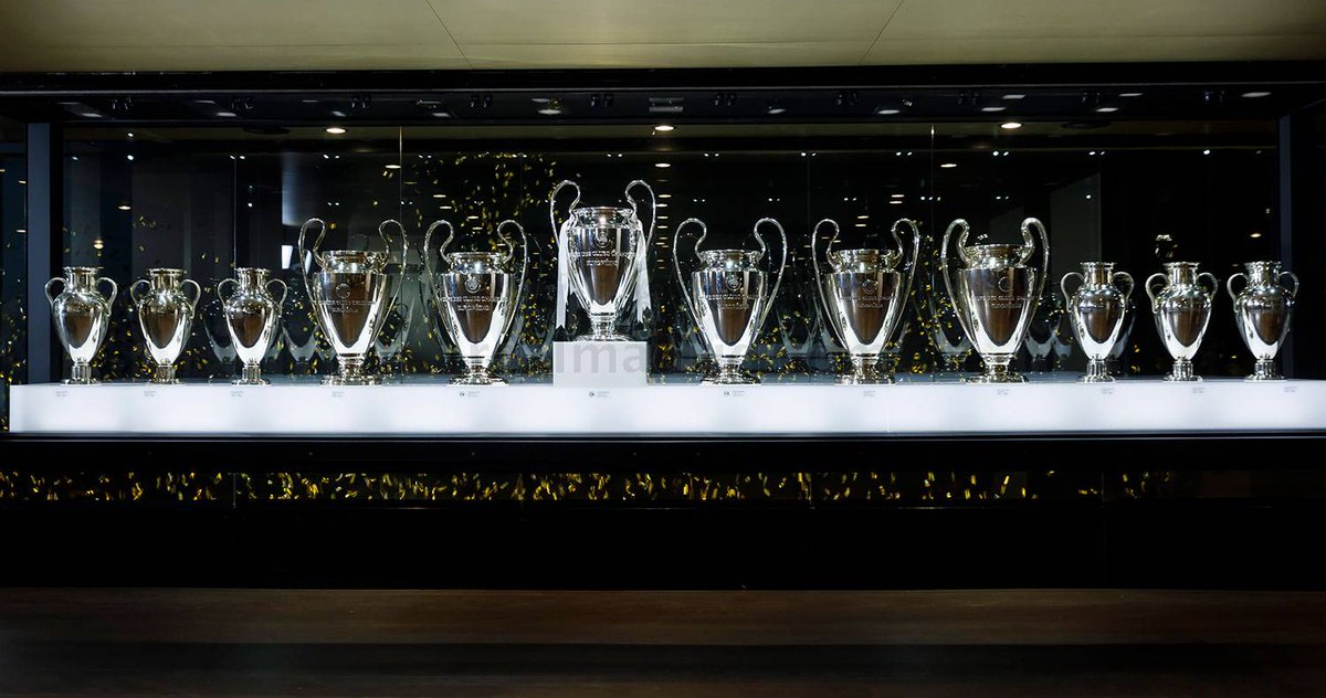 Satu lusin trofi Piala/Liga Champions telah menyatu dalam satu kabinet trofi di ruang 'Reyes de Europa' (Raja Eropa). 
🏆🏆🏆🏆🏆🏆🏆🏆🏆🏆🏆🏆