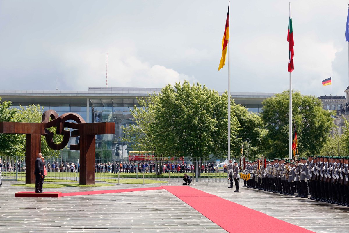 BoykoBorissov's tweet image. #Bulgaria will contribute significantly to the development of the #Balkans with the support of countries such as #Germany. 🇩🇪 #Merkel