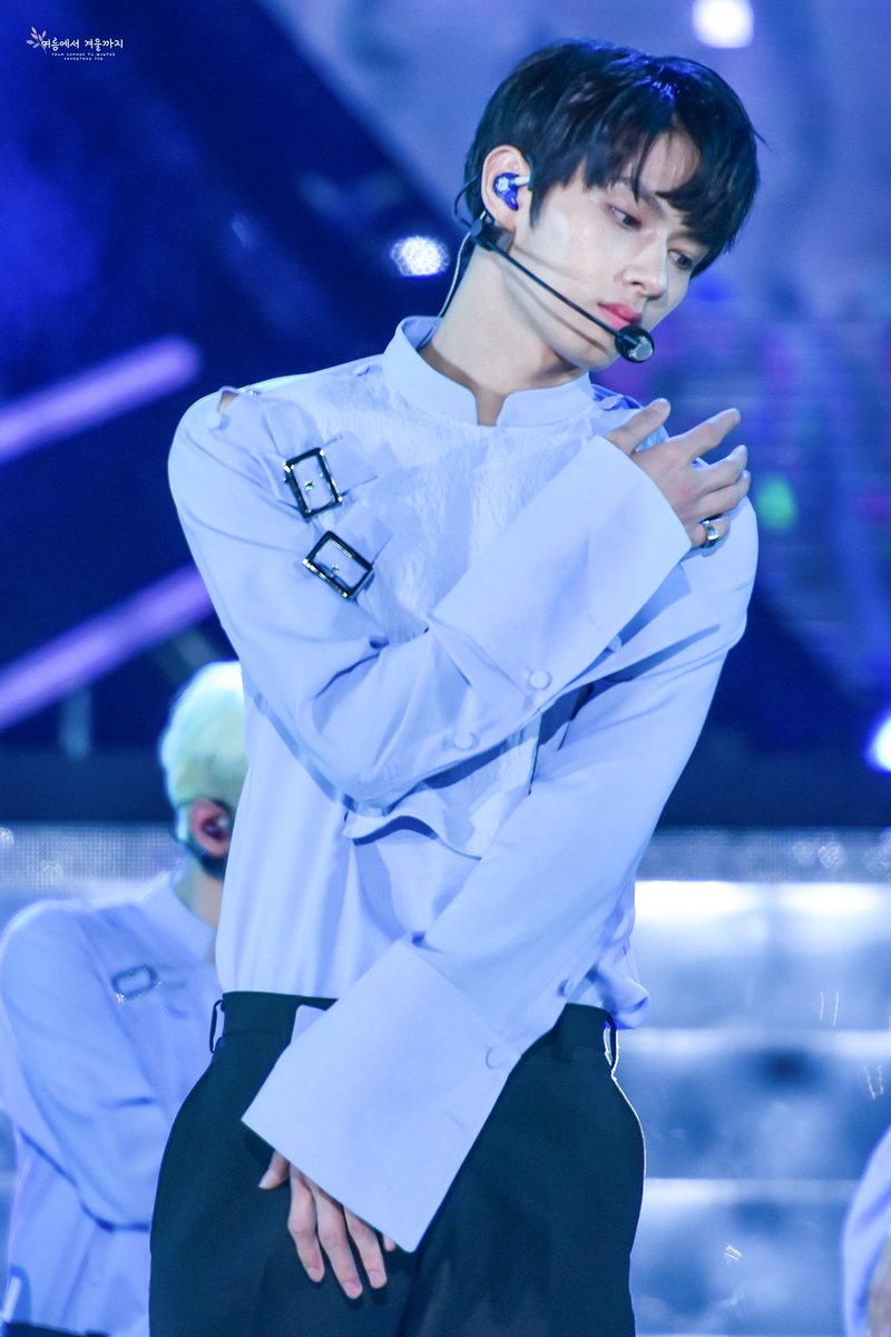 fromJUNtoDK's tweet photo. 170603 드림콘서트 

사랑해서
사랑한다는 말이 부족해서

#세븐틴 #SEVENTEEN #JUN #준 #준휘 #文俊辉 #울고_싶지_않아 #Dont_Wanna_Cry  @pledis_17 https://t.co/8MNfOpWOYa