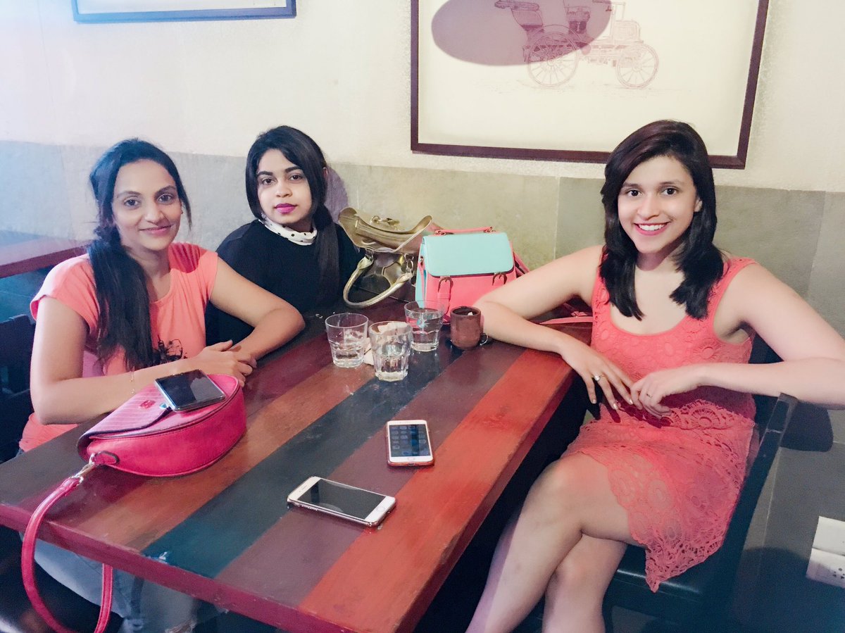 memannara's tweet photo. Chill time with Pr team at #mumbai  #shimmerentertainment https://t.co/GuBB88Z25G