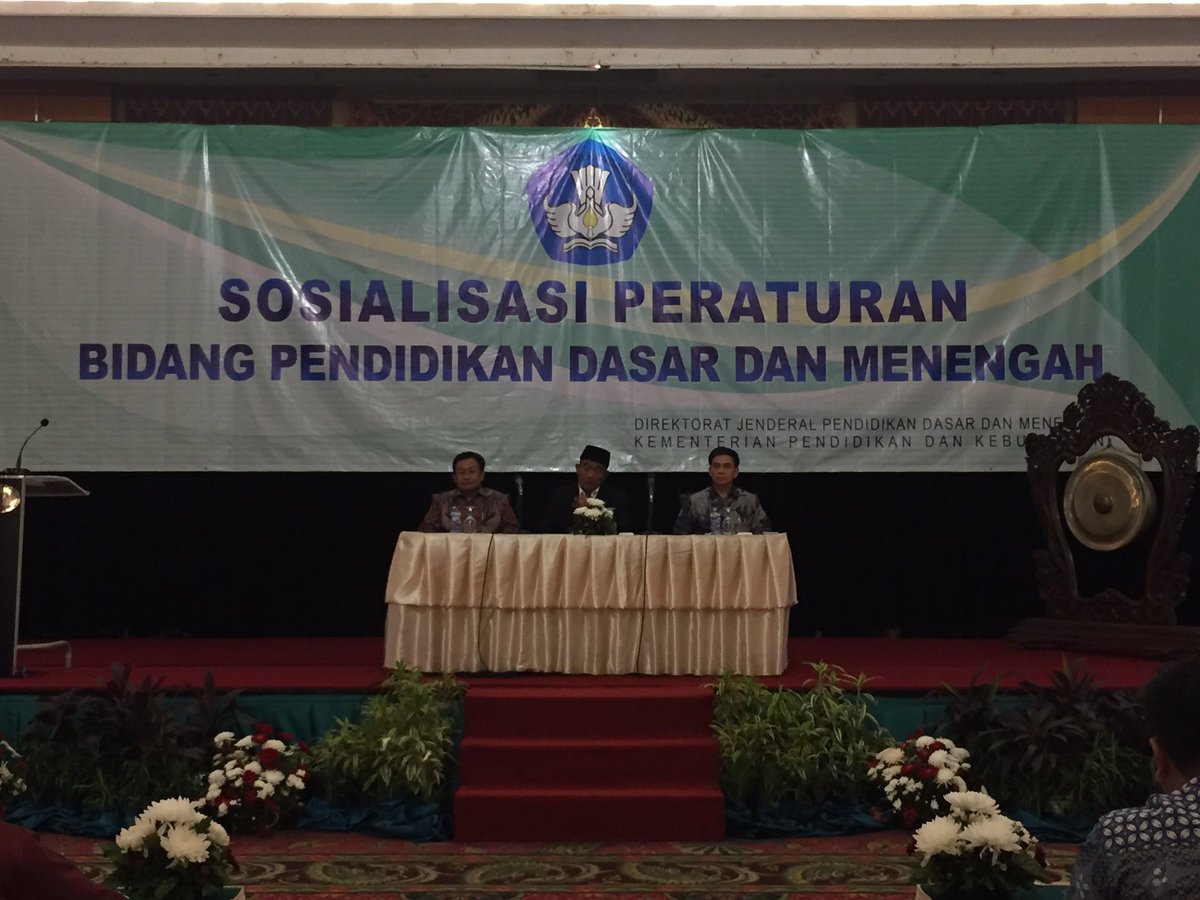 Kemdikdasmen's tweet photo. Pendidikan bth partisipasi publik. Masyarakat bs memberikan sumbangan pendidikan dgn merujuk pd Permendikbud No.75/2016 ttg Komite Sekolah. https://t.co/Xx25s9XaHU