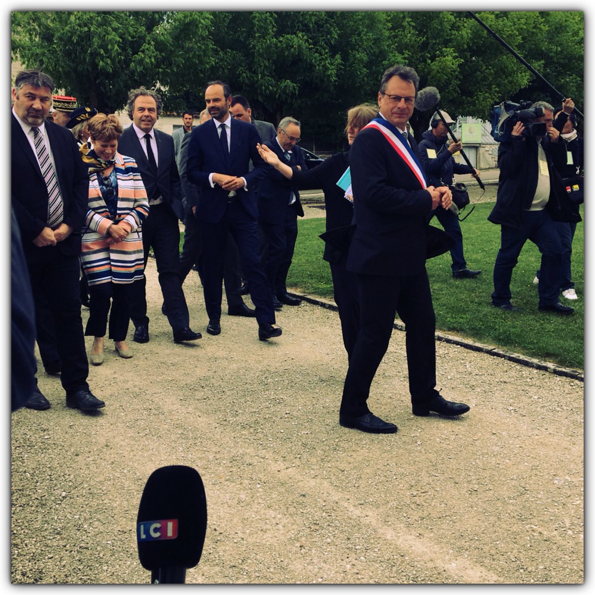 JulARNAUDmedia's tweet photo. #EdouardPhilippe à la mairie de #colombey en présence de #LucChatel ( deputé de Haute-Marne) @LCI https://t.co/mZhYnSghhK