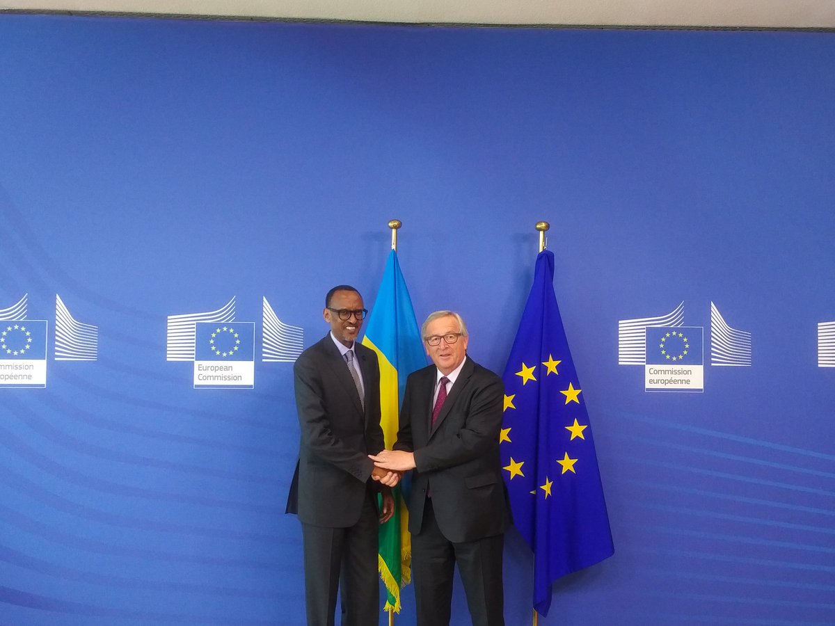 UrugwiroVillage's tweet photo. President #Kagame meeting with Mr. Jean Claude Juncker, President of the EU Commission. #EDD17 https://t.co/7xuCGRDbvc