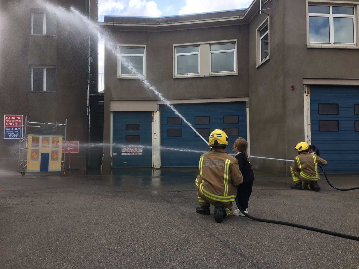JsyFire's tweet photo. #GreenWatch undertaking day 2 of training with FCJ's reception class of future Firefighters! 🔥🚒👩‍🚒 https://t.co/yXP7cd6eK9