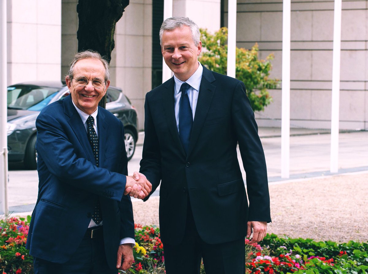 BrunoLeMaire's tweet photo. Une même volonté de faire avancer l'intégration de la zone #euro : entretien constructif avec mon homologue italien @PCPadoan. 🇫🇷🇮🇹 https://t.co/pS4Pgrpmgj
