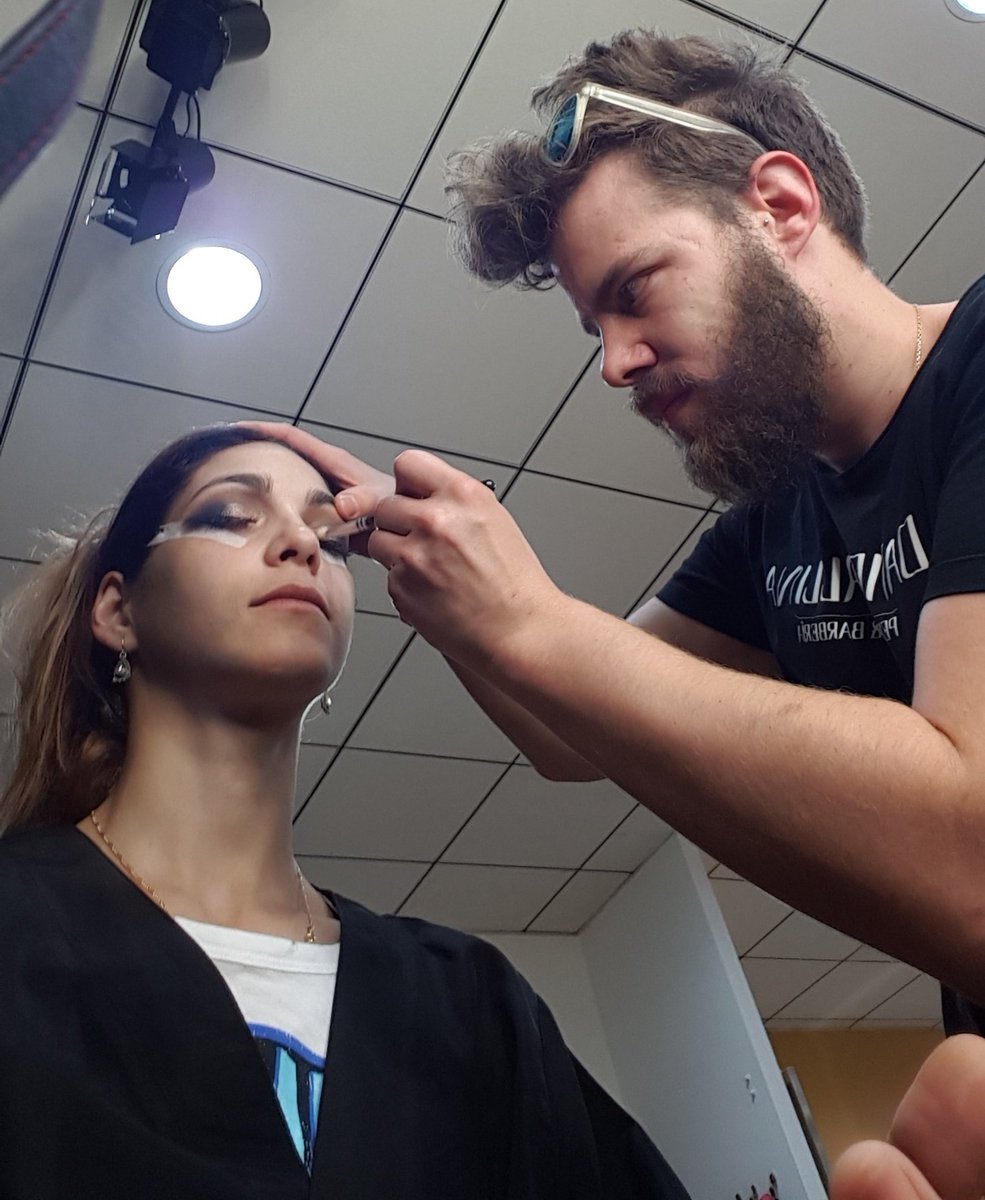 marlenfuerte's tweet photo. Preparing for the shooting day ππ
@DavidVallina #makeup #ballet #amazing #dayshooting https://t.co/gLgtzx54Mv