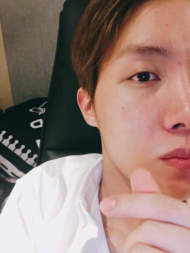 613sdiary's tweet photo. you are beautiful enough.☀️🌿

#ARMYsHOPE https://t.co/KmWd3dex9D