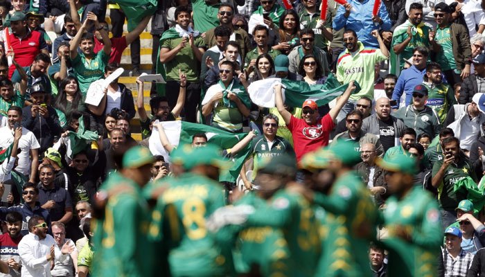 Electric scenes at Edgbaston as Imad Wasim and Hafeez stun SA top order 🔥 
#PAKvSA #CT17 #CT17onGeo

geo.tv/ct2017/latest/…