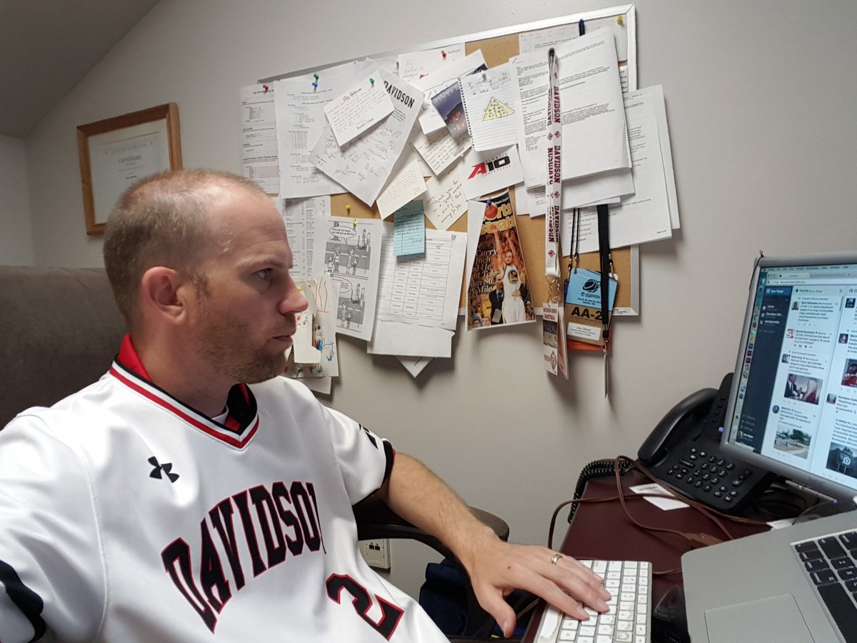 Joey_Beeler's tweet photo. Today's work attire! #PlayoffScruff #CatsAreWild #RoadToOmaha https://t.co/OcDkafBtS4