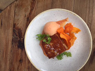 Get our tapa of suckling pig with aubergine torrija <a href="/BoqueriaTapas/">BOQUERIA</a> with @mahou_beer for £7.50
#spanishtapastour bit.ly/2qwfilG