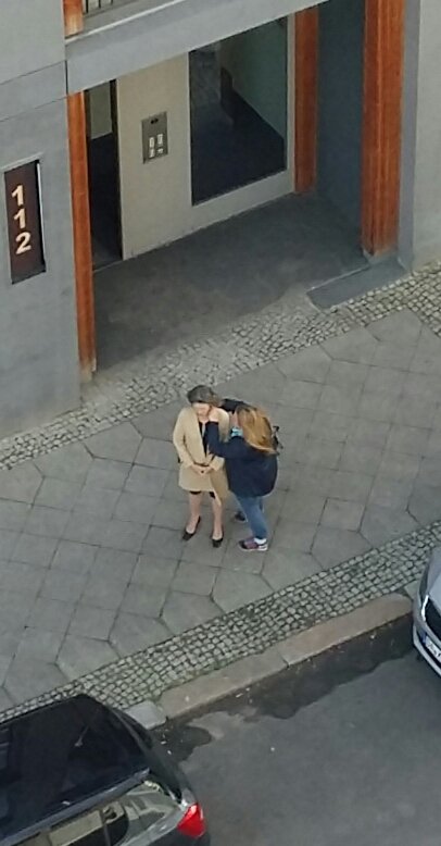 BerlinsMitte's tweet photo. Iris Berben dreht in #BerlinsMitte. https://t.co/XW6zPQsrbh