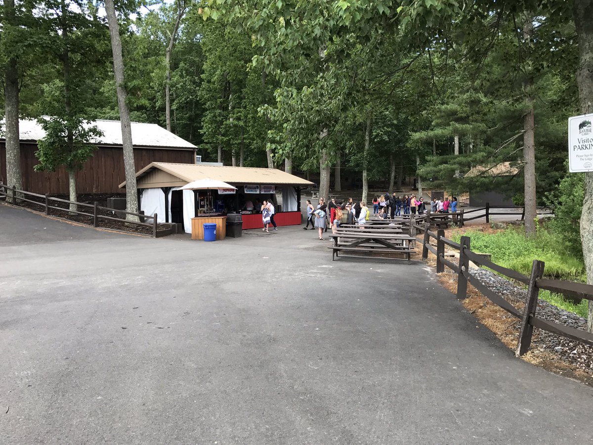 BravermanHHS's tweet photo. Senior Trip 2017 https://t.co/8BLYxYjjtt