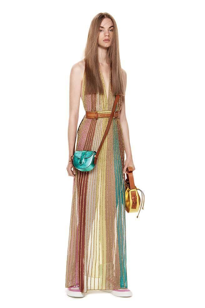 yoweworld's tweet photo. Nuestro vestido en lurex con pliegues arcoiris de la colección SS17 de Missoni esta temporada en Yowe. https://t.co/r9J9ENNfyQ