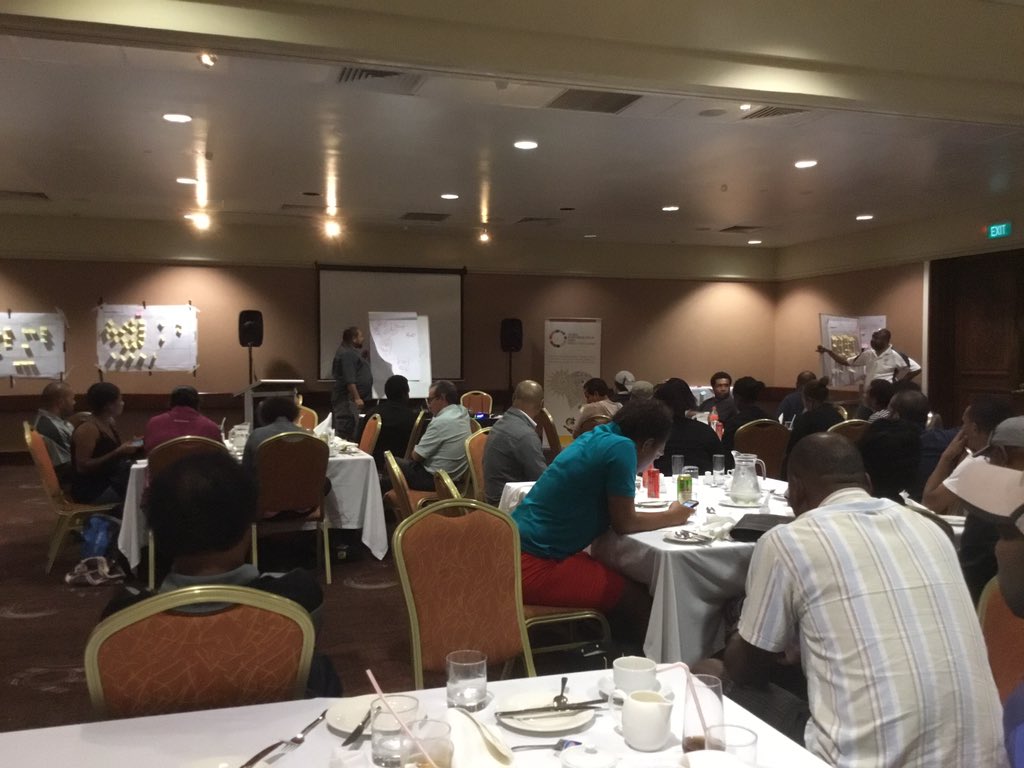 AxessPng's tweet photo. #EmmanuelNarokobi presents to #kgc2017 a #PNG #electronicwallet #concept #Entrepreneurship #innovationday #financialeducation @masalaifrog https://t.co/L6b2zmbiuD