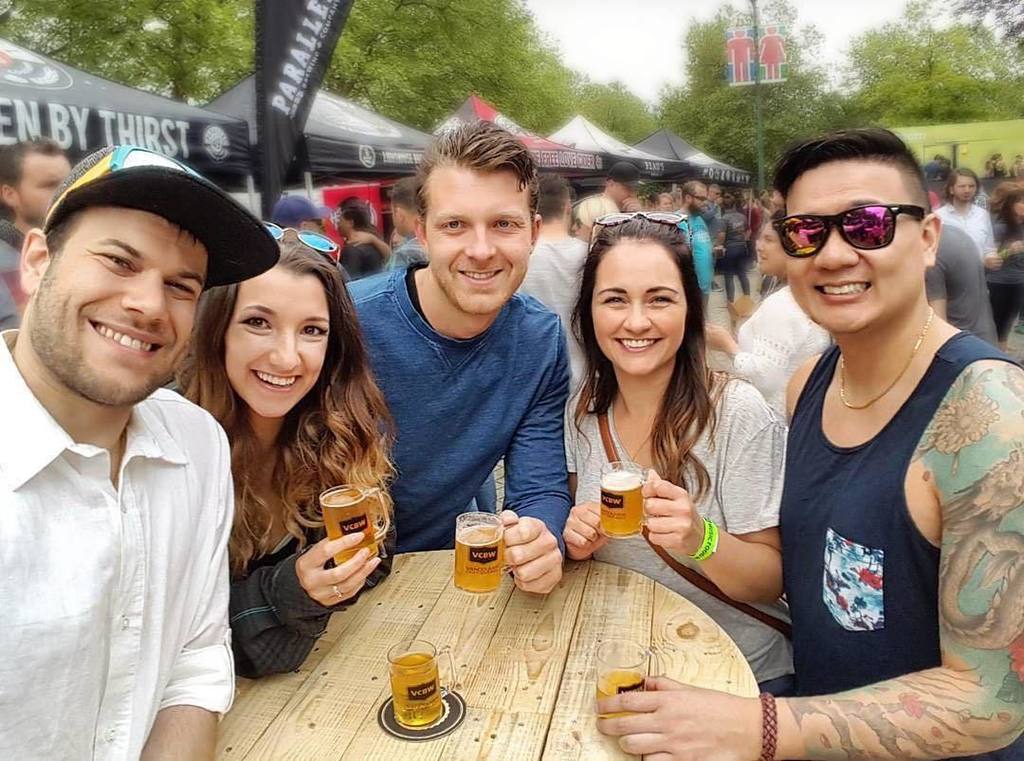 VCBW's tweet photo. Those smiles! ππ»
#Repost @charlottelaila
γ»Had a great weekend with friends at the Vancouver Craft Brew Week @vcbw #vcbw2017 thanks for all β¦ https://t.co/96q5x0FKDk