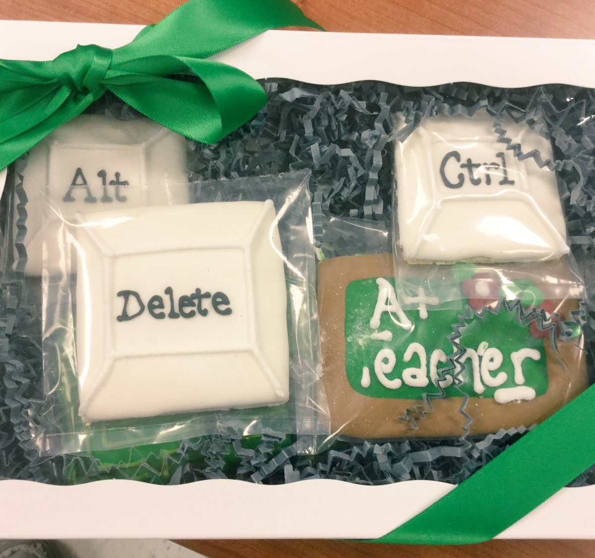 TechatOgden's tweet image. Best tech teacher gift ever.  #techteacher #tech #nhcschat #login #summerisnear #greatstudents