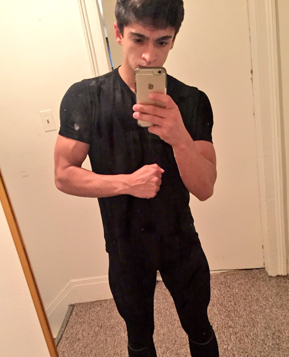 EvanOdato's tweet photo. @BradleyMartyn fly me to @zoo_culture 😂 #squad #squatgamestrongish https://t.co/y9p4uG1ZYX