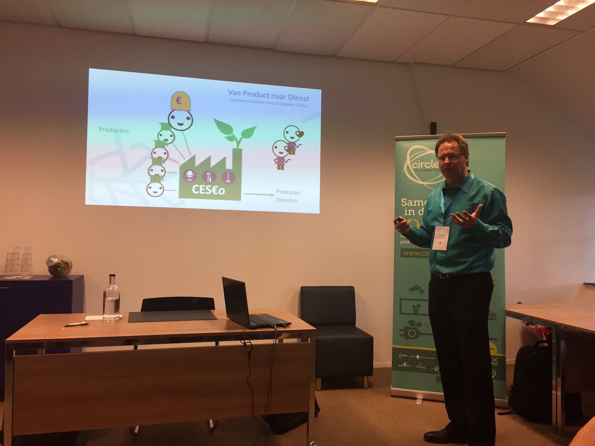 ChristianLorist's tweet photo. Op weg naar de uitreiking van de eerste 'Circulair Inkopen Award'. Erick Wuestman van @CirculaireEcono inspireert gemeenten. #RuimteGLD https://t.co/SGKgdJQcBK