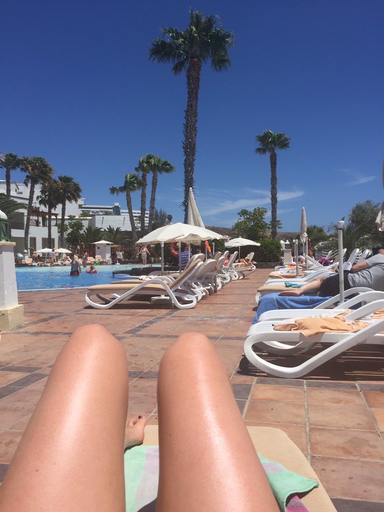 HelenLea84's tweet photo. Loving life right now! βοΈππΉπ΄#holiday #sunshine #relaxation #qualitytimewithhubby #holidayaddict https://t.co/H8k4ckQich