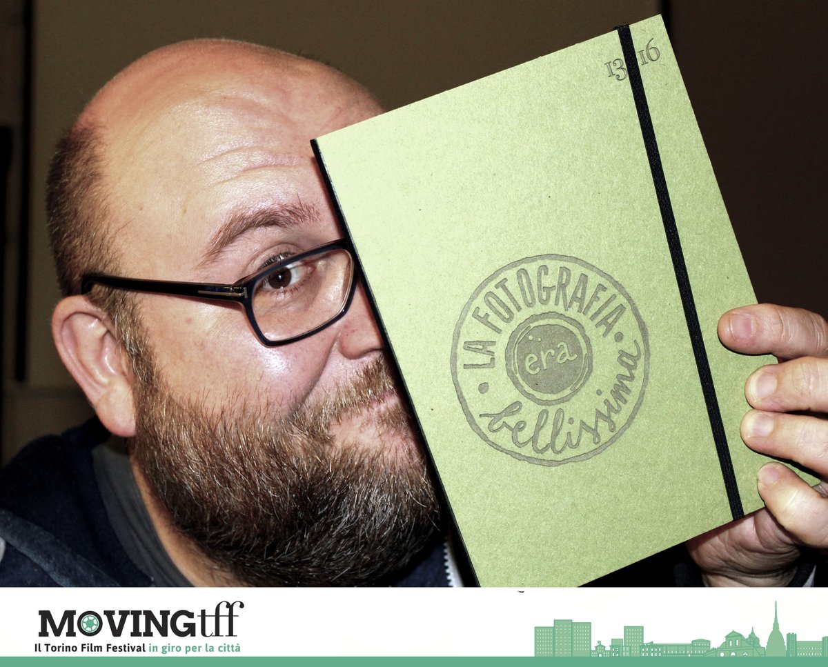 alteracultura's tweet photo. Roberto de @lepalle sostiene il #MovingTFF perchè la fotografia era bellissima, ma non è una #palla!
DONA ORA: https://t.co/5FE9fWhx1c https://t.co/eYl7IyezLo