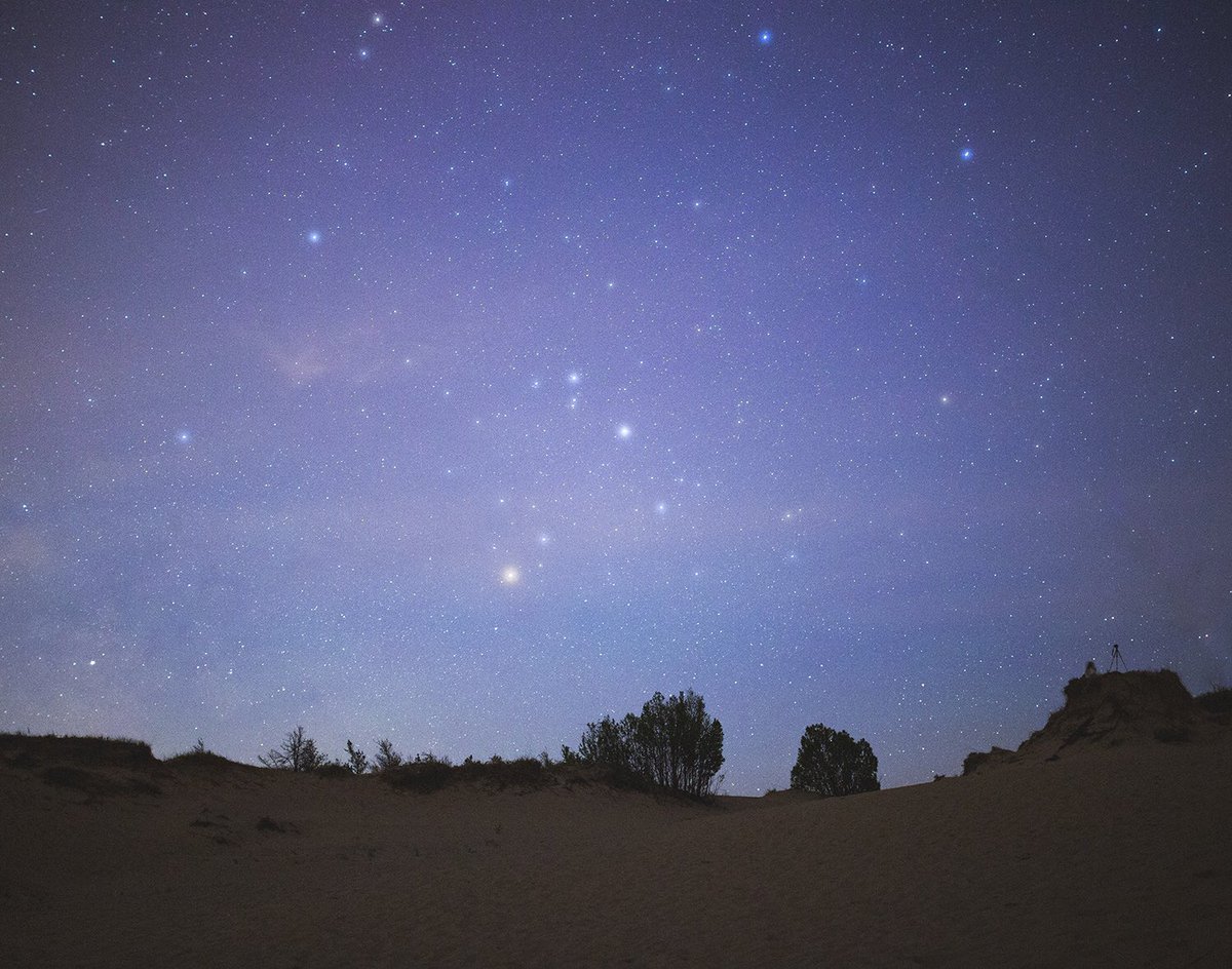 johnhillphotos's tweet photo. The dunes are fun at night, too. #PureMichigan https://t.co/6NWQ0HMDwL