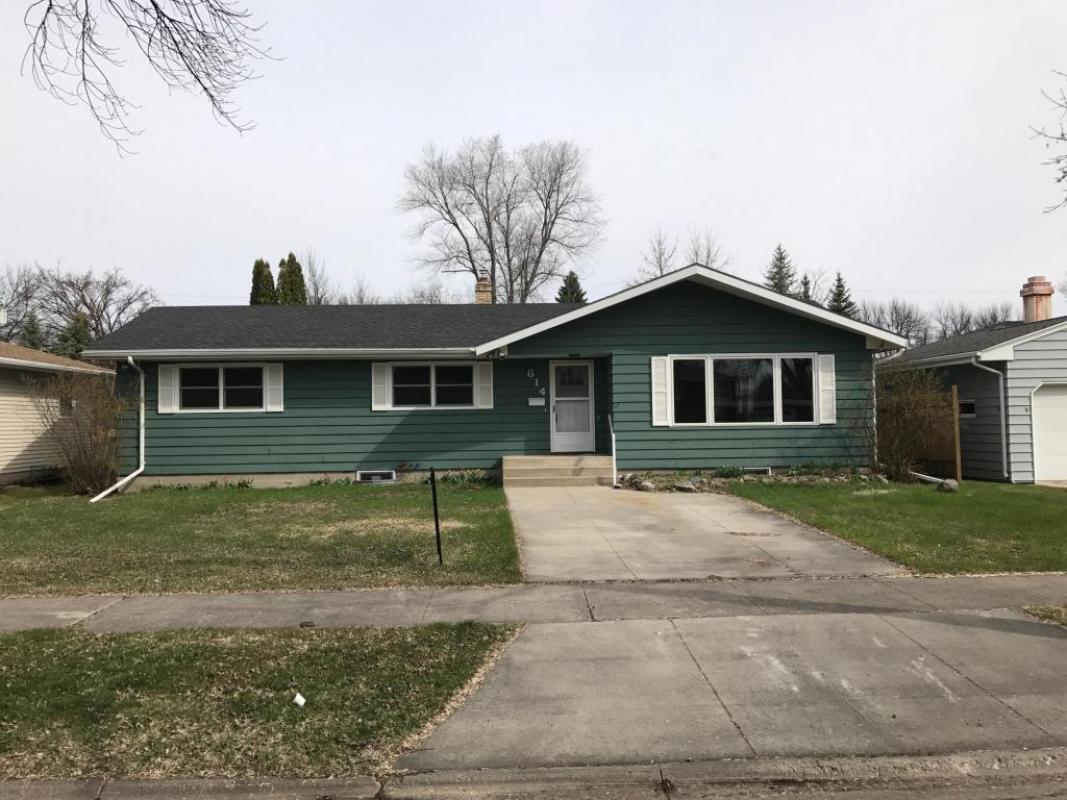 LisaSpicer162's tweet photo. I am looking for a buyer on 614 S 23RD AVE #G... https://t.co/1RRdJS3cnq Century 21 Red River Realty https://t.co/mNrKqiIzbJ https://t.co/35N5E8wtd9