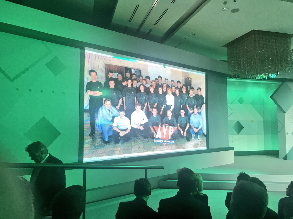 jasonhexertis's tweet photo. In the bottom left of the picture is Eugene Kaspersky today, in the bottom right of the screen image is Eugene 20 years ago😀@ExertisES https://t.co/uqsdAa1jlh