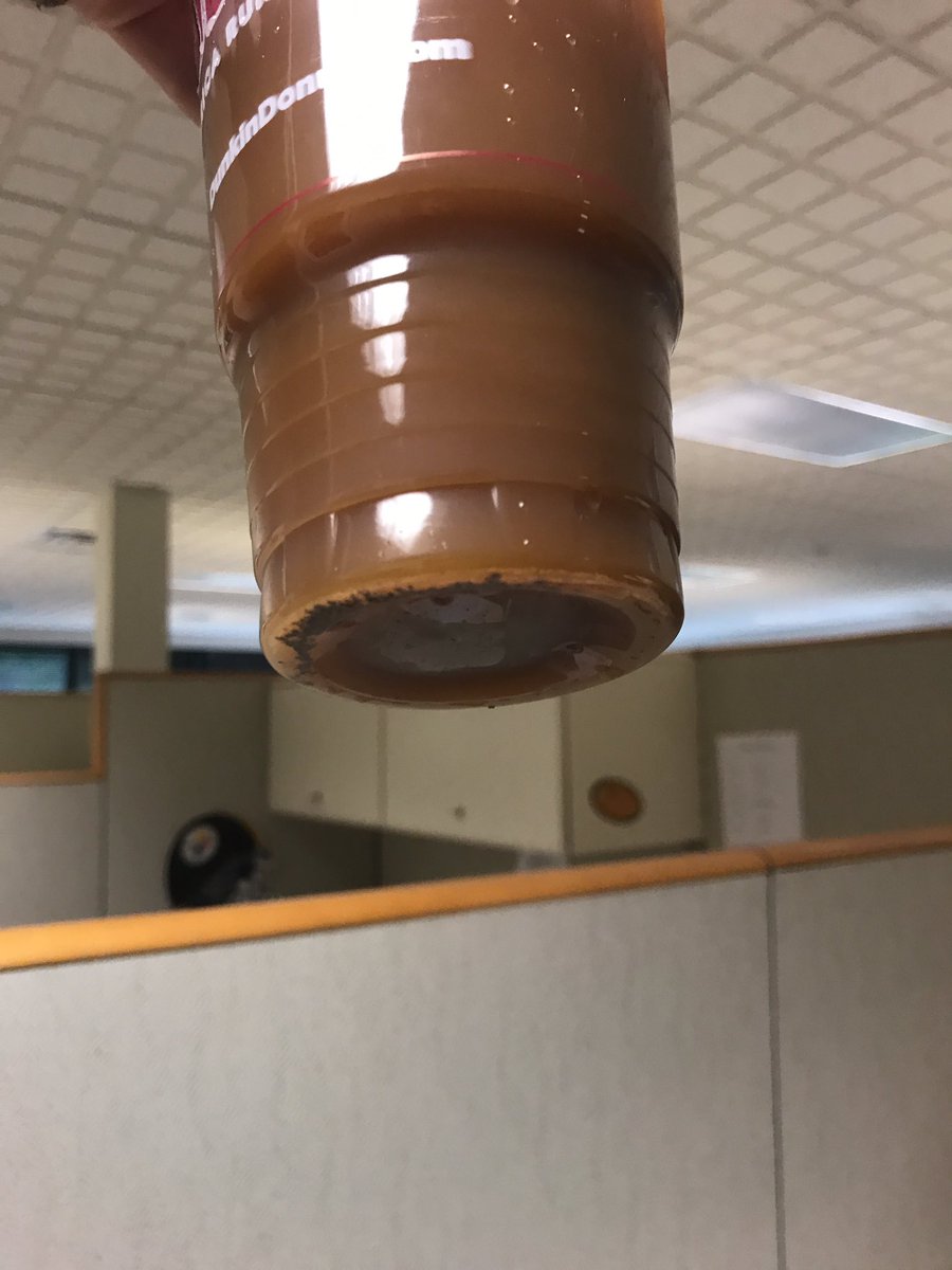 ondabwrightside's tweet photo. @DunkinDonuts what's up with my coffee ???? https://t.co/0iw3FuP65N