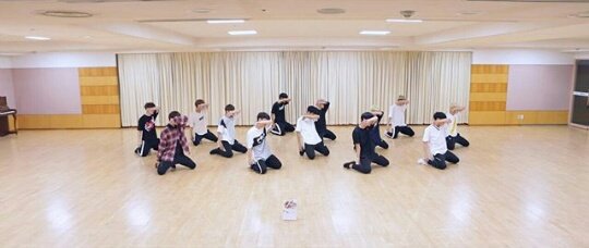 0808_sscoups's tweet photo. SEVENTEEN 'Don't Wanna Cry' M/V 10,000,000 HIT
Thank U CARAT
#Coming_Soon #170608_호시십분
#Choreography_Video
#Front_Ver #Rearview_Ver https://t.co/vLtV2sNltV