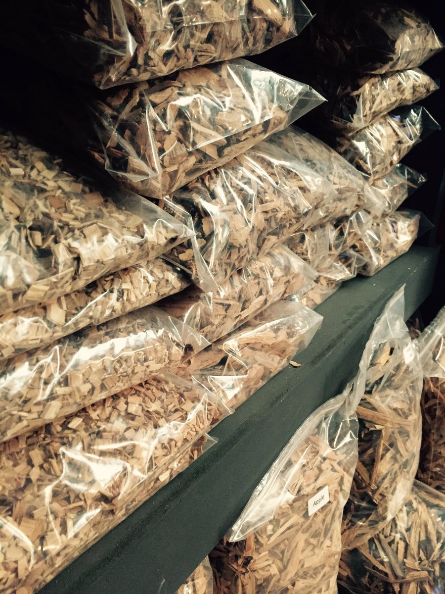 SouthernPrideEU's tweet photo. We supply flavoured wood chippings for Smokers, BBQ's and any other wood burning products. #bbq #food #restaurants https://t.co/pyJ1icZXGd