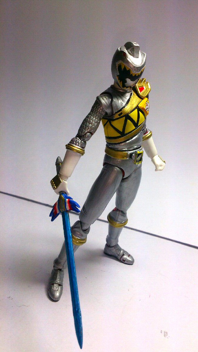 belle_togo's tweet image. フィギュアーツ改造
キョウリュウシルバー

前にfgに投稿した閃光のブレイブ
とりあえずシルバーの逞しいボディを再現してみました。
キョウリュウジャーブレイブのトリンは変身できないのかな

 #ニチアサフィギュア改造部 
 #造って遊ぼ