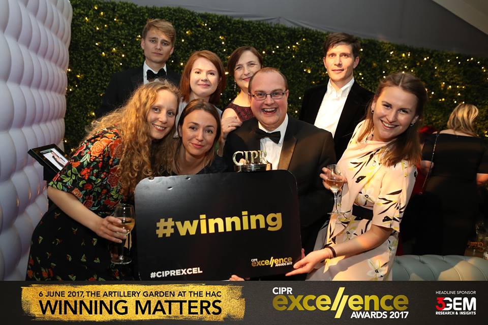 MovesAndJobs's tweet photo. Even a dark and stormy night couldn't dampen the atmosphere at the #CIPR Excellence Awards 2017: #CIPREXCEL https://t.co/rr9NJuiYmz https://t.co/cWDKFmT7mJ